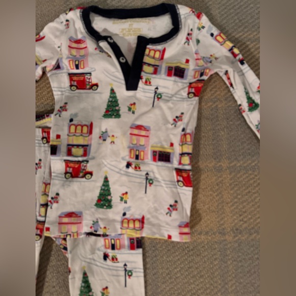 TBBC boys’ holiday print pajama set. Size 3T. - Picture 2 of 4